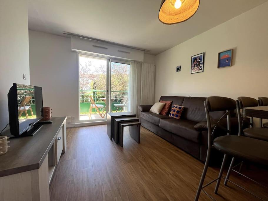 Appartement Hyper Centre 孔卡尔诺 外观 照片