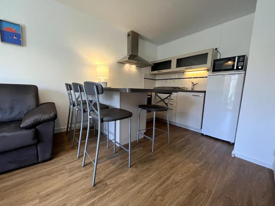 Appartement Hyper Centre 孔卡尔诺 外观 照片